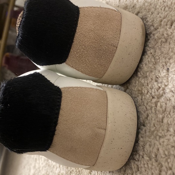 Sanctuary Vegan Leather Sneaker. Size 9. EUC. - Picture 3 of 6